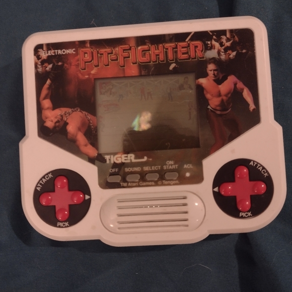 Vintage 1988 Tiger Electronics Pit Fighter Handheld Digital Game - Picture 2 of 7